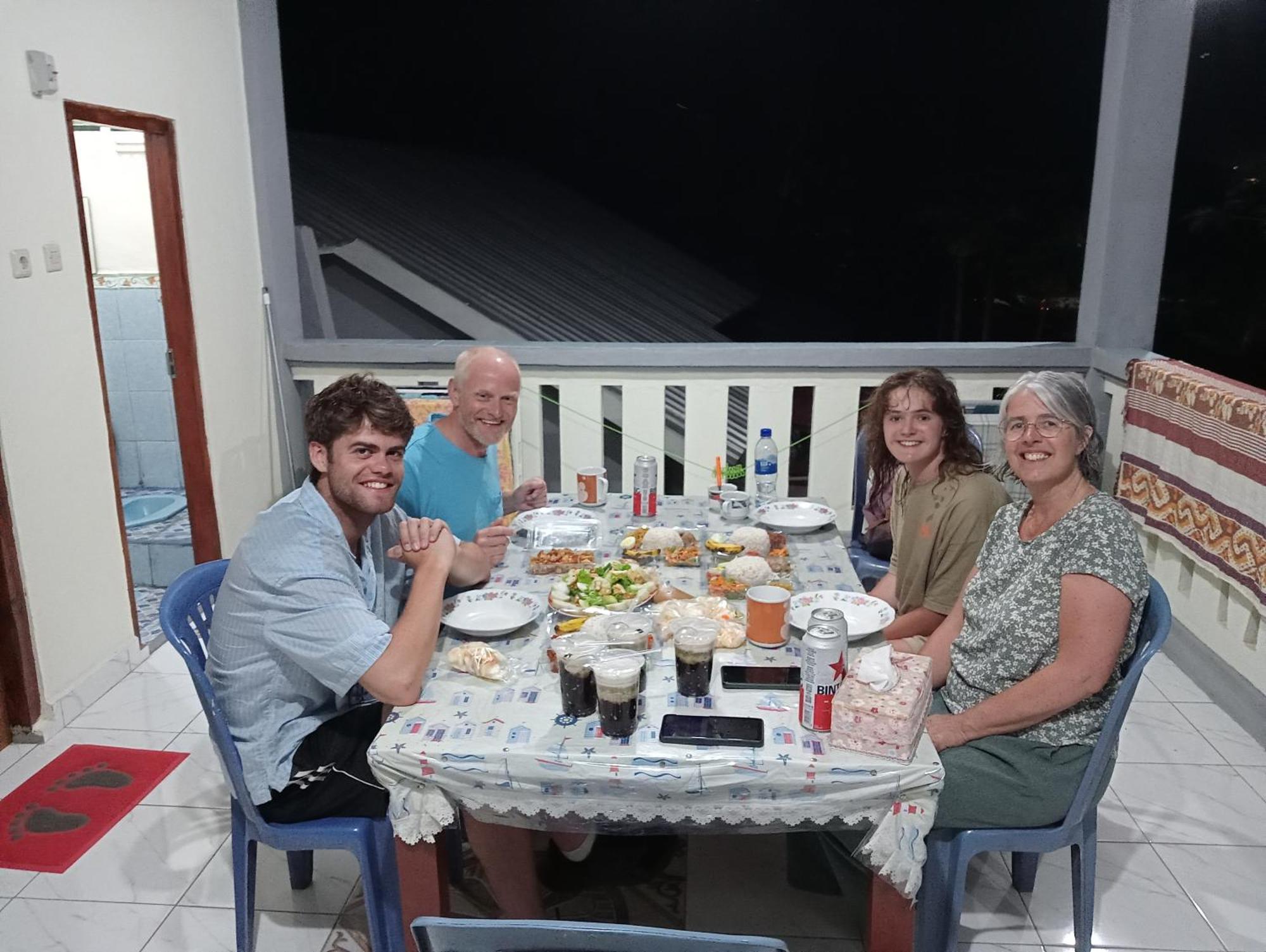 Yusilver Guest House Labuan Bajo Luaran gambar